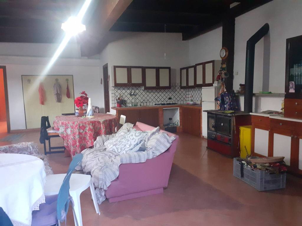 casa indipendente in vendita a Tivoli in zona Villaggio Adriano