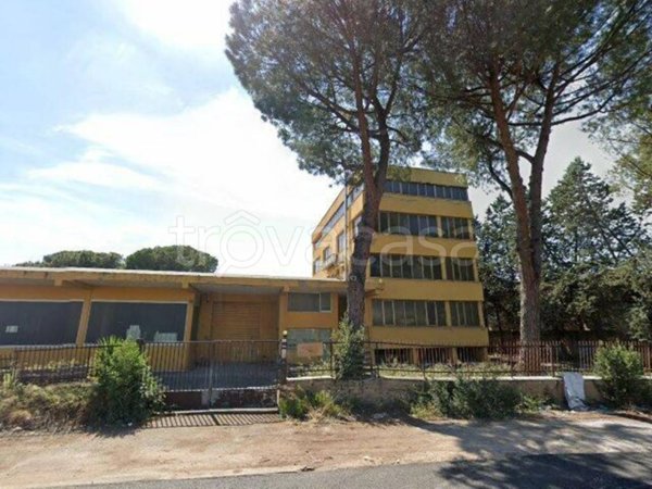 locale commerciale in vendita a Tivoli in zona Terme