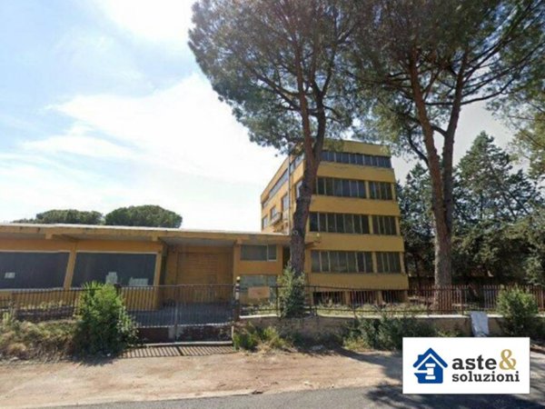 locale commerciale in vendita a Tivoli in zona Terme