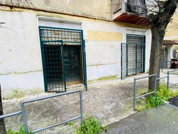 negozio in vendita a Tivoli in zona Terme