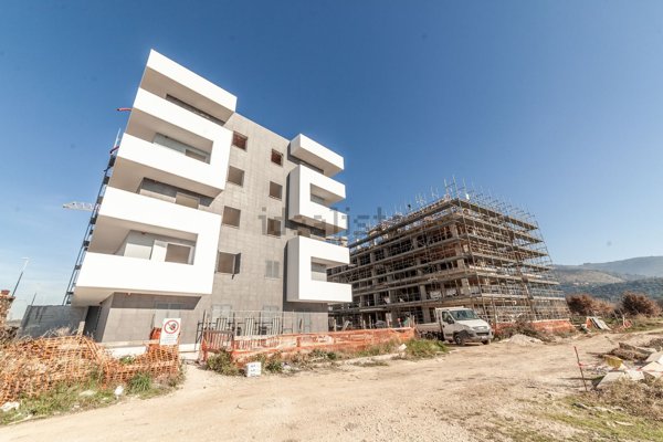 appartamento in vendita a Tivoli in zona Campolimpido