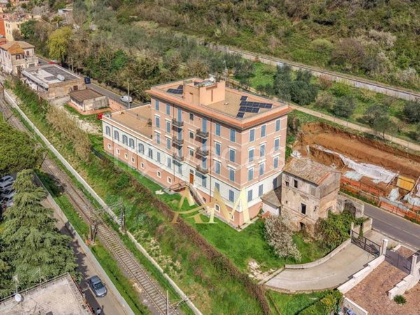 locale di sgombero in vendita a Tivoli