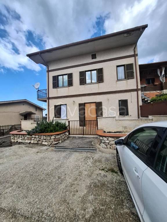 appartamento in vendita a Tivoli in zona Villa Adriana