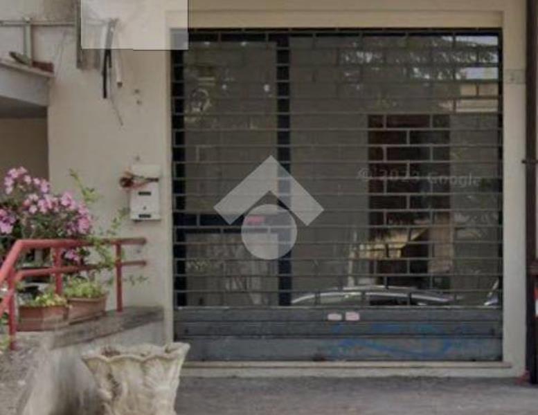 locale commerciale in vendita a Tivoli in zona Villa Adriana