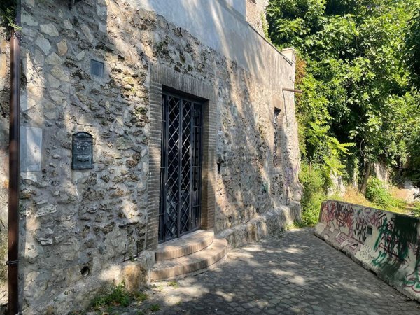 locale di sgombero in vendita a Tivoli