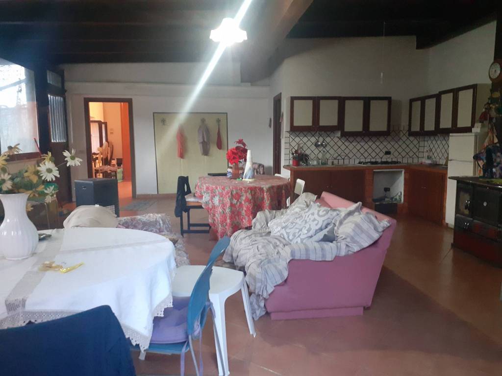 casa indipendente in vendita a Tivoli in zona Villaggio Adriano