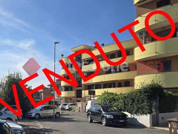 appartamento in vendita a Tivoli in zona Campolimpido