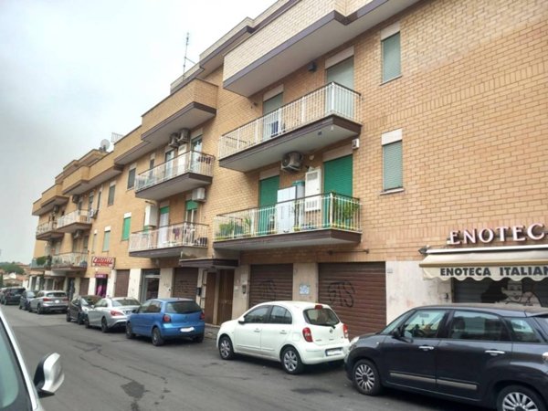 negozio in vendita a Tivoli in zona Villa Adriana