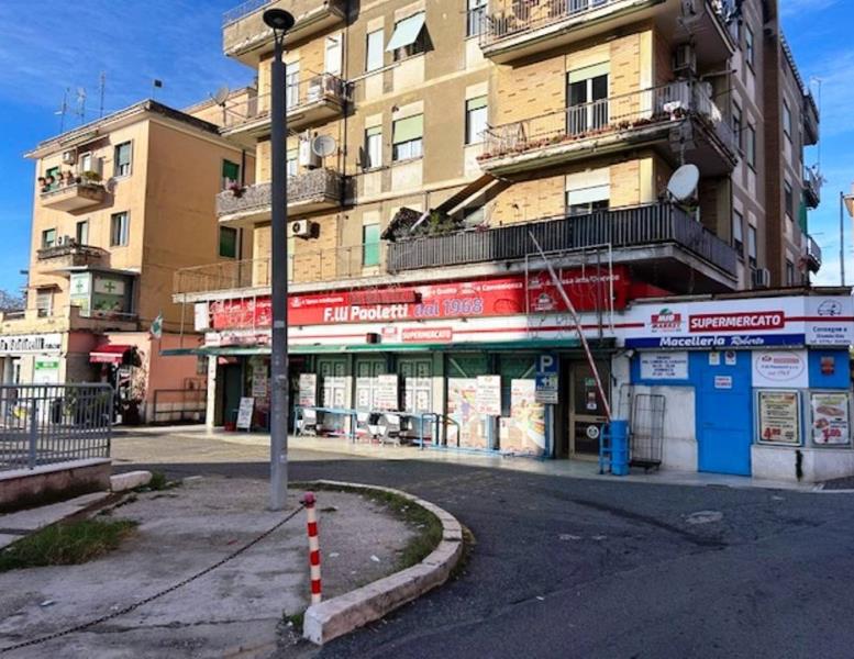 locale commerciale in vendita a Tivoli