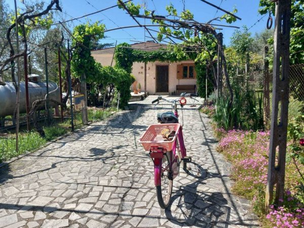 casa indipendente in vendita a Tivoli in zona Campolimpido