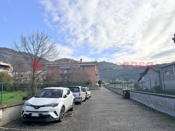 appartamento in vendita a Tivoli in zona Campolimpido