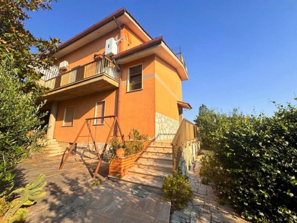 casa indipendente in vendita a Tivoli in zona Terme