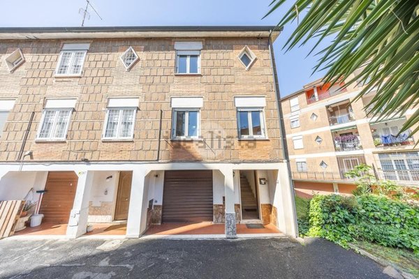 casa indipendente in vendita a Tivoli in zona Villa Adriana