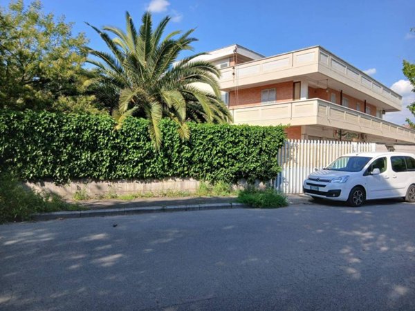 casa indipendente in vendita a Tivoli in zona Terme
