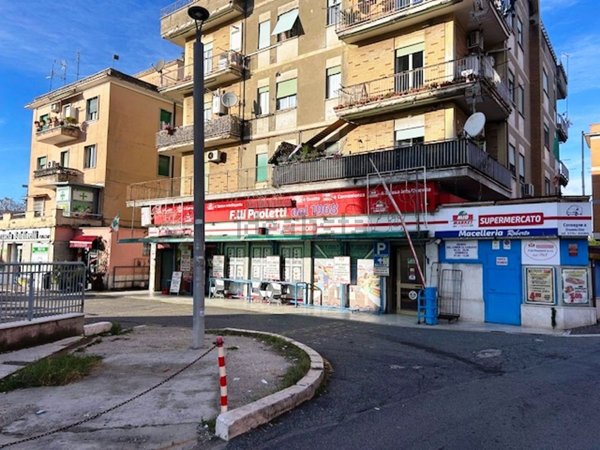 locale commerciale in vendita a Tivoli