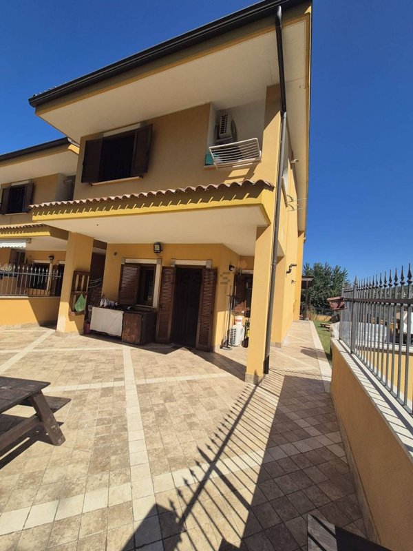 esavano in vendita a Tivoli