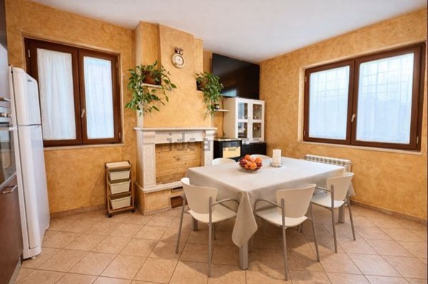 casa indipendente in vendita a Tivoli in zona Campolimpido