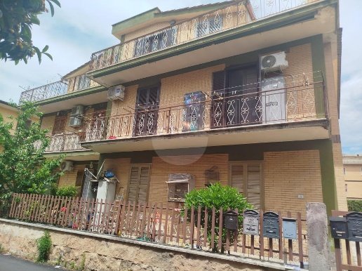 appartamento in vendita a Tivoli in zona Campolimpido