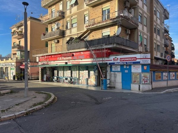 negozio in vendita a Tivoli in zona Terme