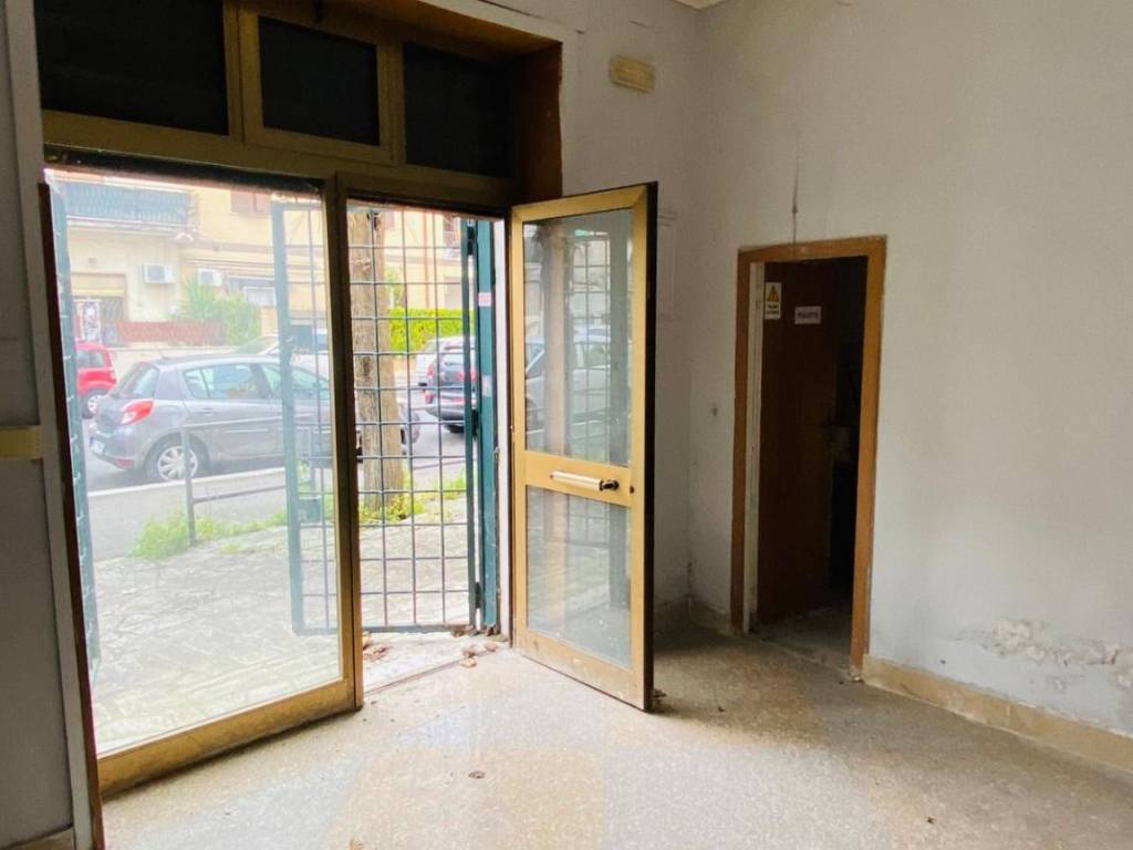 negozio in vendita a Tivoli in zona Terme