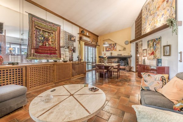 casa indipendente in vendita a Tivoli in zona Villaggio Adriano