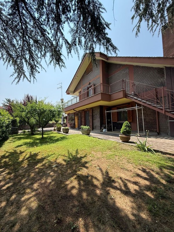 casa indipendente in vendita a Tivoli