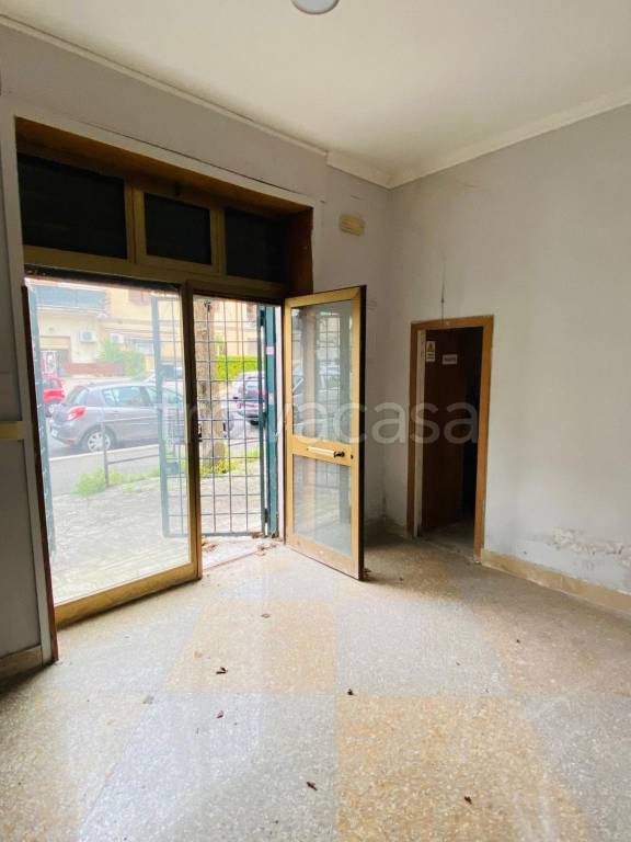 negozio in vendita a Tivoli in zona Terme