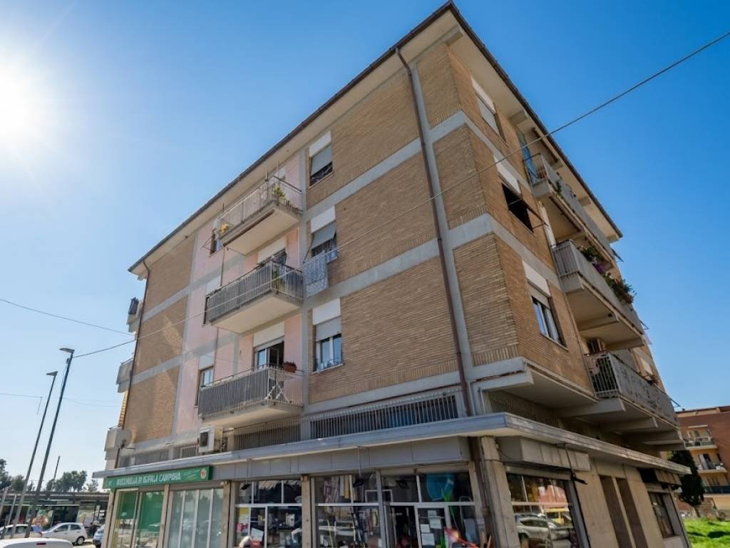 appartamento in vendita a Tivoli in zona Terme