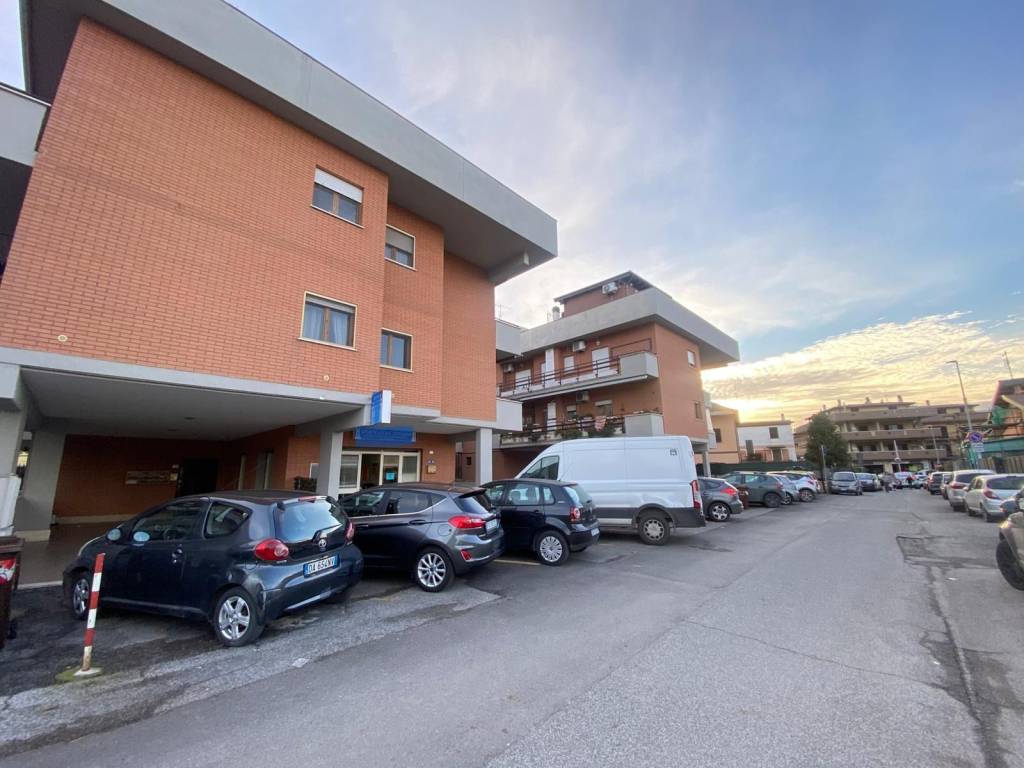 negozio in vendita a Tivoli in zona Favale
