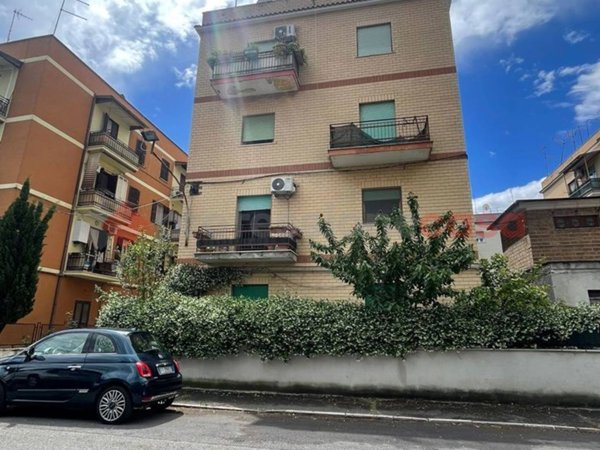 appartamento in vendita a Tivoli in zona Terme