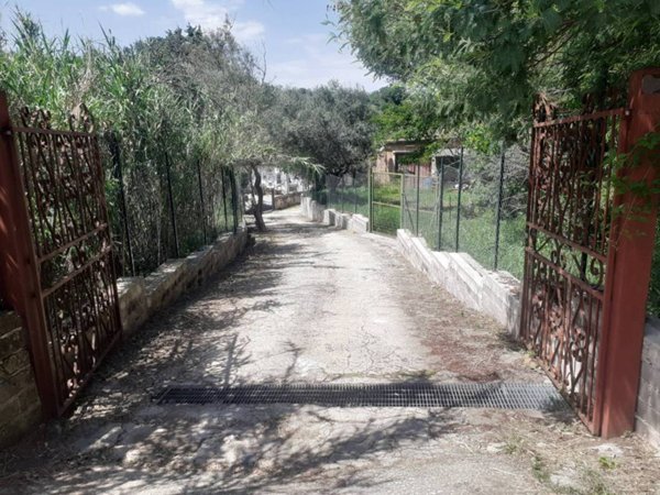 appartamento in vendita a Tivoli in zona Villaggio Adriano