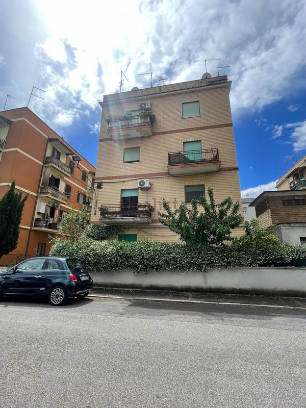 appartamento in vendita a Tivoli in zona Terme