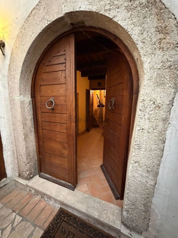 locale di sgombero in vendita a Tivoli