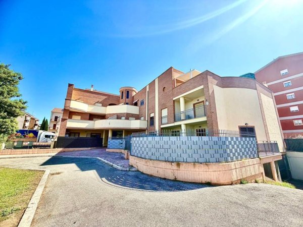 appartamento in vendita a Tivoli in zona Terme