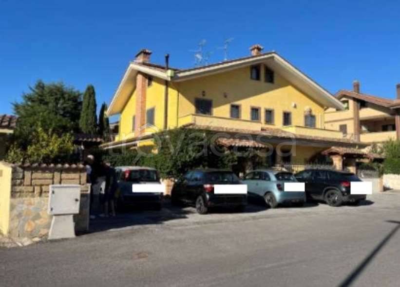 casa indipendente in vendita a Tivoli in zona Terme