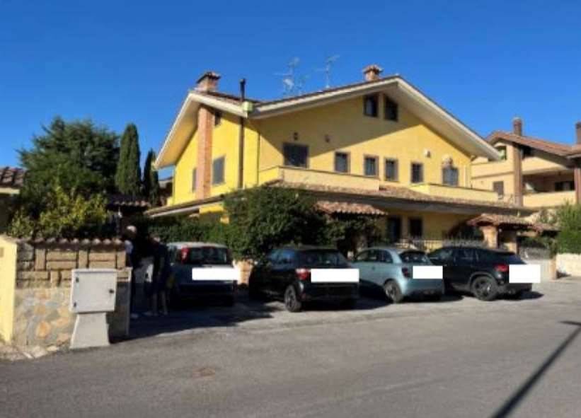 casa indipendente in vendita a Tivoli in zona Terme