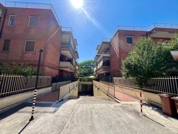appartamento in vendita a Tivoli in zona Campolimpido