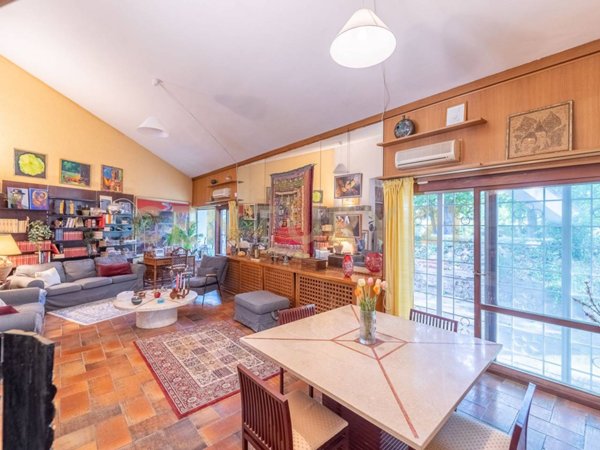 casa indipendente in vendita a Tivoli in zona Villaggio Adriano