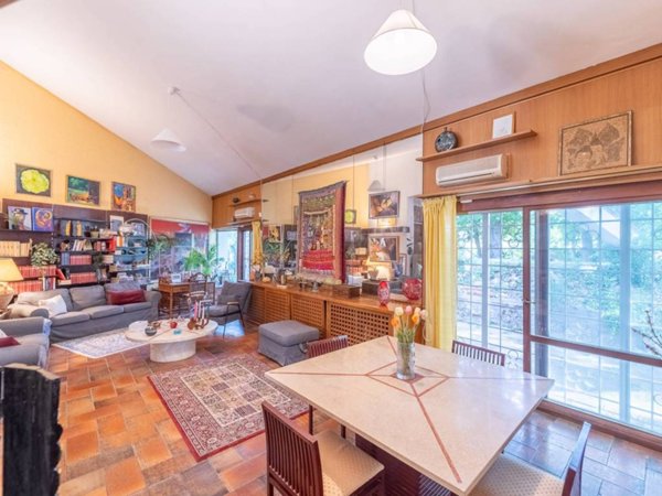 casa indipendente in vendita a Tivoli in zona Villaggio Adriano