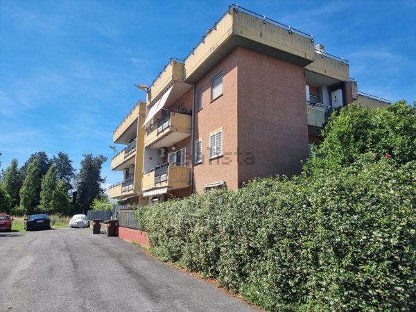 appartamento in vendita a Tivoli in zona Campolimpido