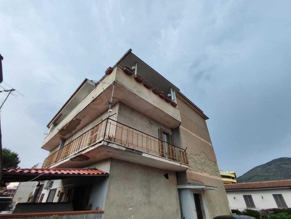 appartamento in vendita a Tivoli in zona Campolimpido