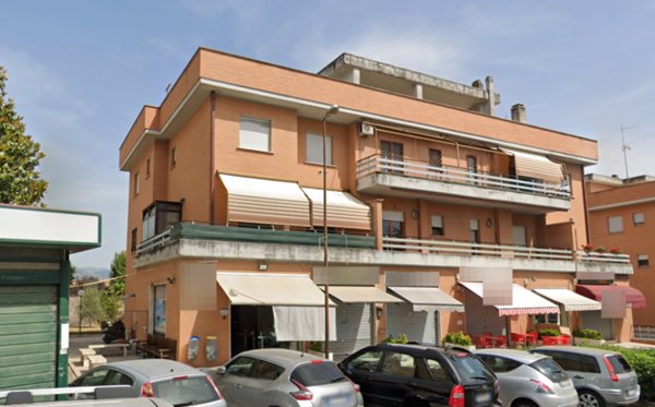appartamento in vendita a Tivoli in zona Terme