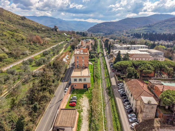 appartamento in vendita a Tivoli in zona Ponte Lucano