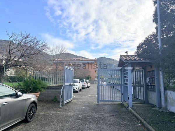 appartamento in vendita a Tivoli in zona Campolimpido