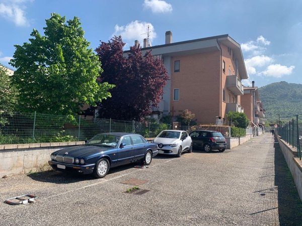 appartamento in vendita a Tivoli in zona Campolimpido