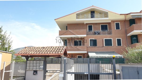 appartamento in vendita a Tivoli in zona Favale