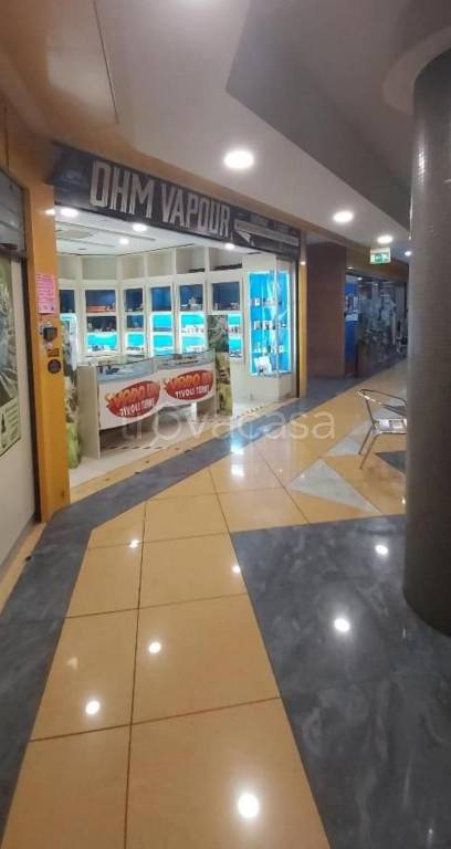 negozio in vendita a Tivoli in zona Terme
