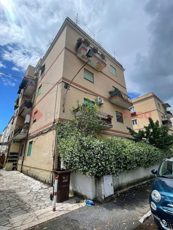 appartamento in vendita a Tivoli in zona Terme