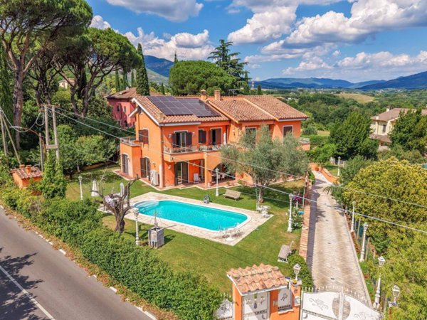 casa indipendente in vendita a Tivoli