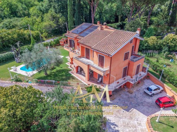 casa indipendente in vendita a Tivoli